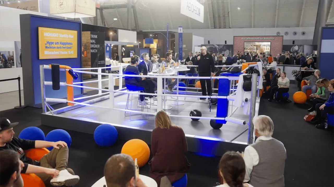 Boxring mit Diskussionsrunde auf dem DEHOGA Stand auf der INTERGASTRA.